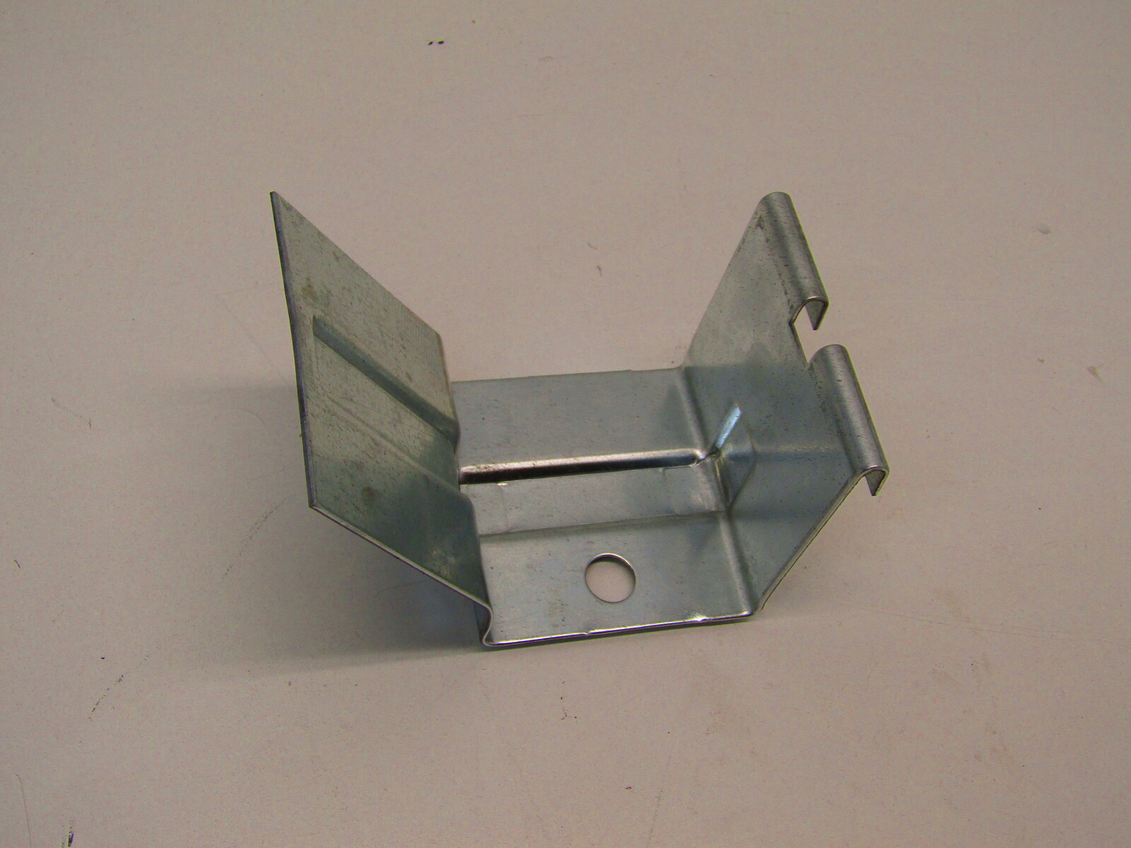 HANGER,FEEDTROUGH,CAMPION